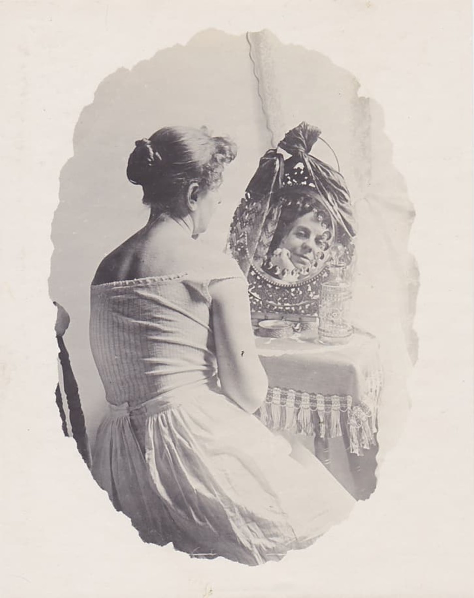 Βικτωριανή εποχή, πρώιμη πορνεία, πρώιμος οίκος ανοχής, εκλεκτής πόρνης, σεξουαλική βιομηχανία, σεξουαλική βιομηχανία, εργαζόμενος σε πρώιμο φύλο, νομικές πολιτείες πορνείας, αόρατες φωτογραφίες, Dita Von Teese, Robert Flynn Johnson, Working Girls: An American Brodhel, Circa 1892, Sally Rand, Gypsy Rose Lee, William Goldman, inked magazine, Serge Sorokko Gallery, Glitterati Editions