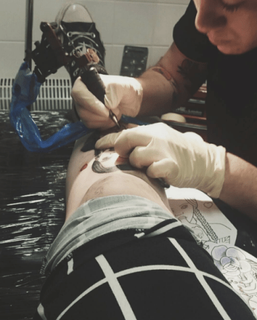 tatuointi -aseen prosessi