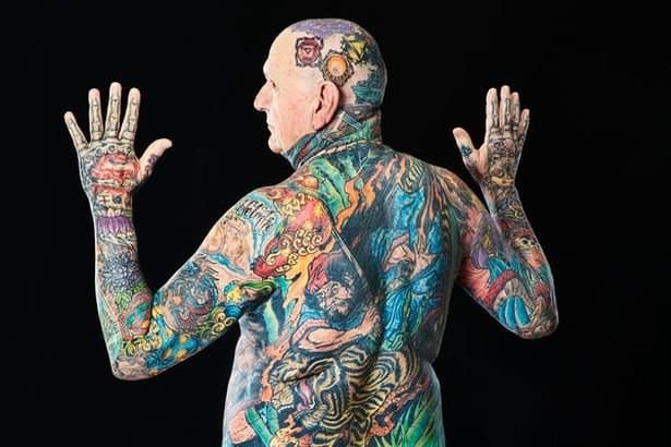 Chuckin kehosta noin 94,3% on peitetty tatuoinneilla. Kuva: Al Diaz/Guinnessin ennätykset