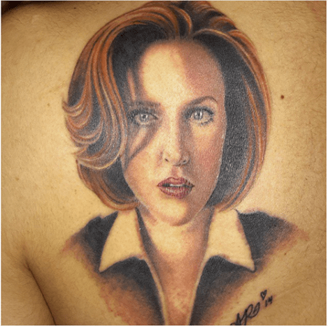 Scully portræt af Lara på Speakeasy Tattoo Parlor.