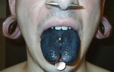 Blækket er mere modtageligt for at falme og spredes, når det er tatoveret på tungen.