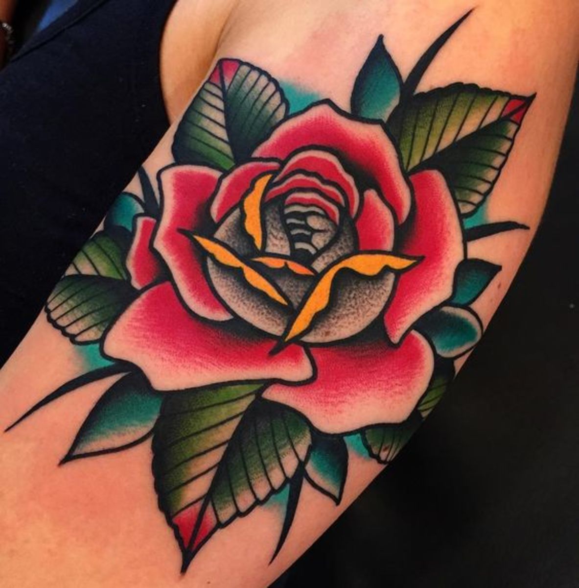 Υπέροχο-κόκκινο-τριαντάφυλλο-τατουάζ-από-samuel-briganti